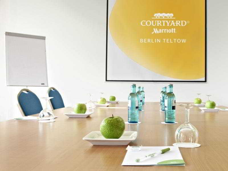 Courtyard By Marriott Berlin Teltow Hotel Exterior foto