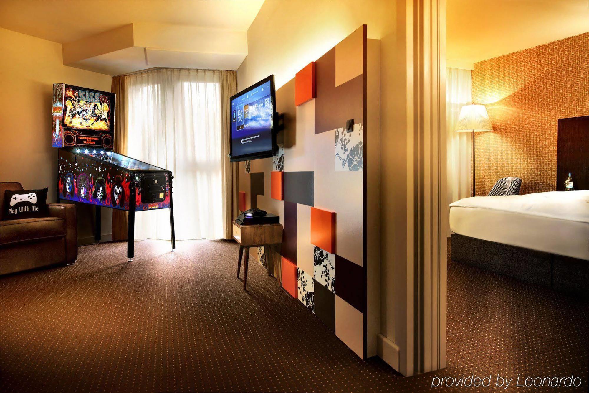 Courtyard By Marriott Berlin Teltow Hotel Exterior foto